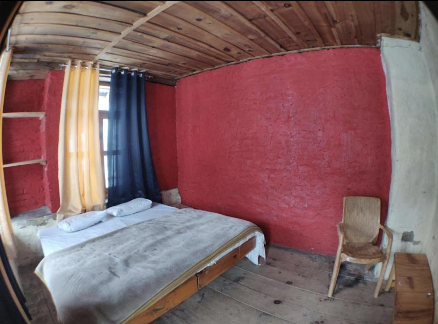 Holy Cow Cafe & Beds Hotel Kalgha Bagian luar foto