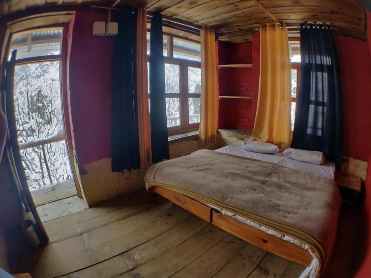 Holy Cow Cafe & Beds Hotel Kalgha Bagian luar foto