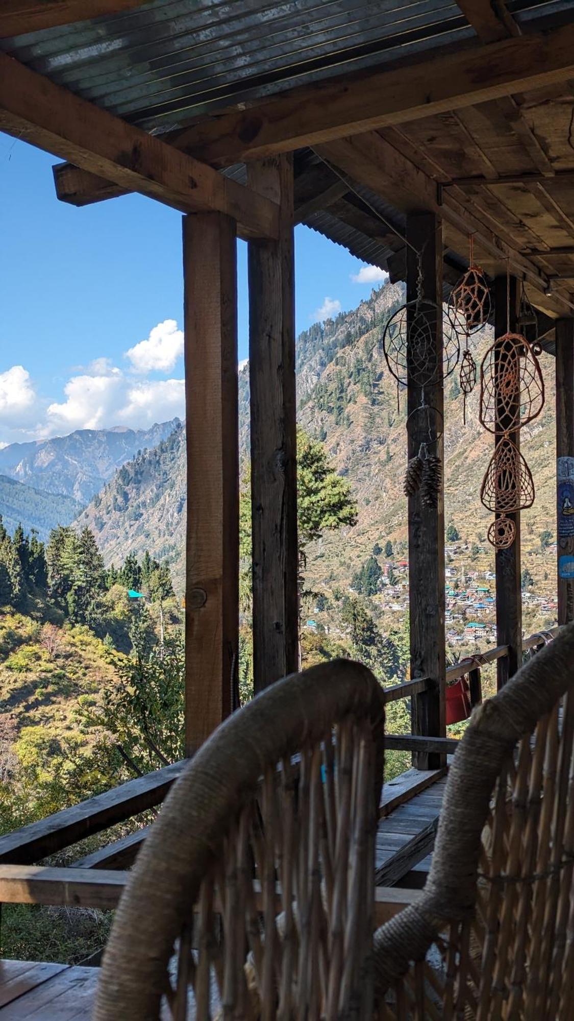 Holy Cow Cafe & Beds Hotel Kalgha Bagian luar foto