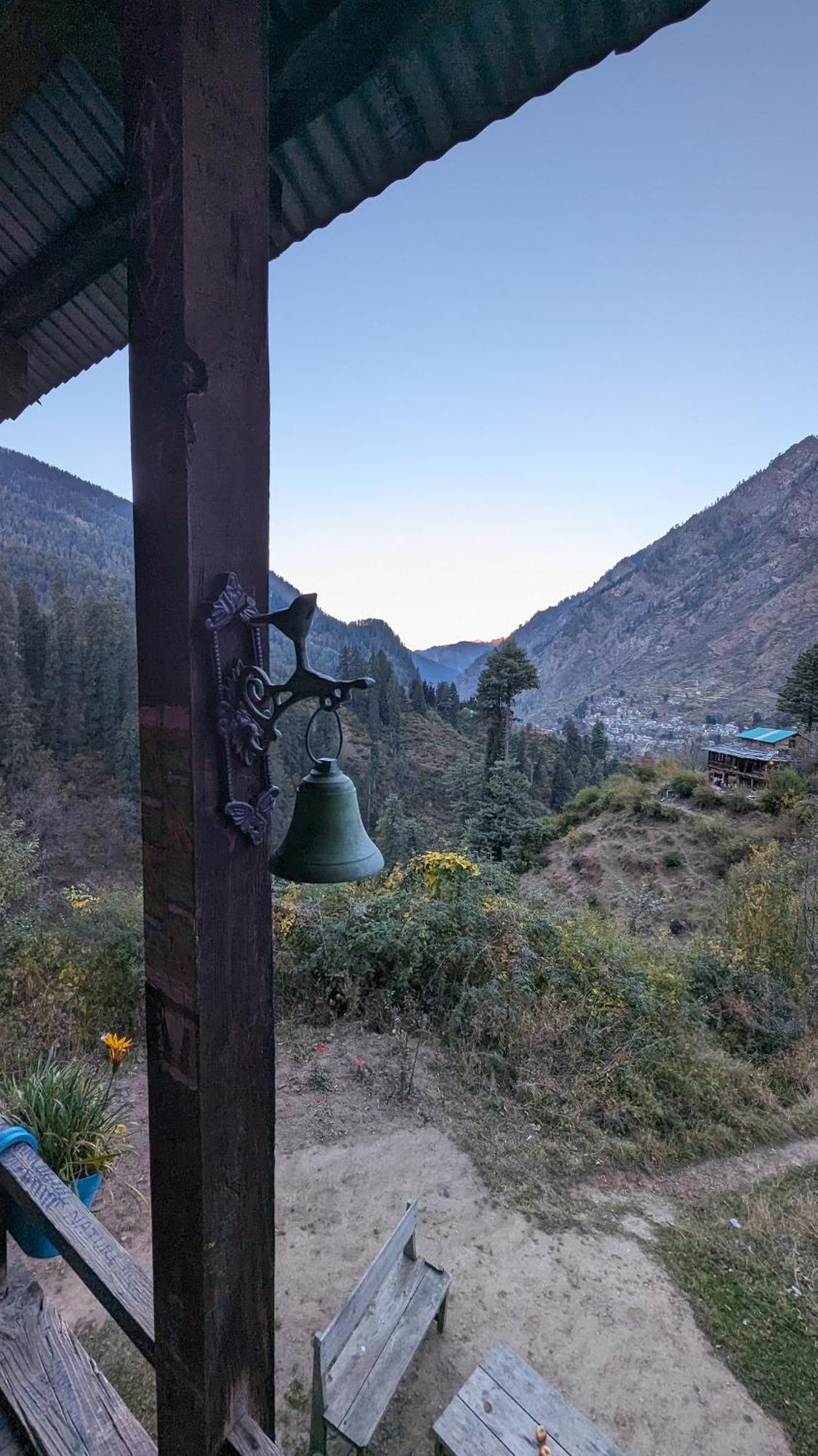 Holy Cow Cafe & Beds Hotel Kalgha Bagian luar foto