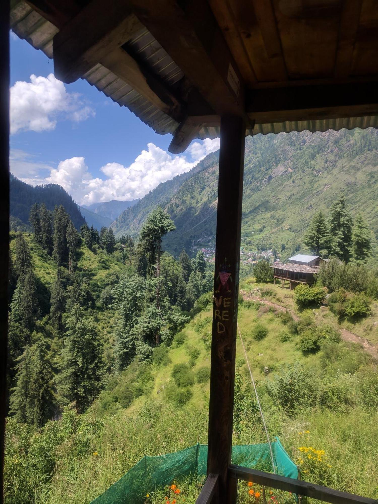 Holy Cow Cafe & Beds Hotel Kalgha Bagian luar foto